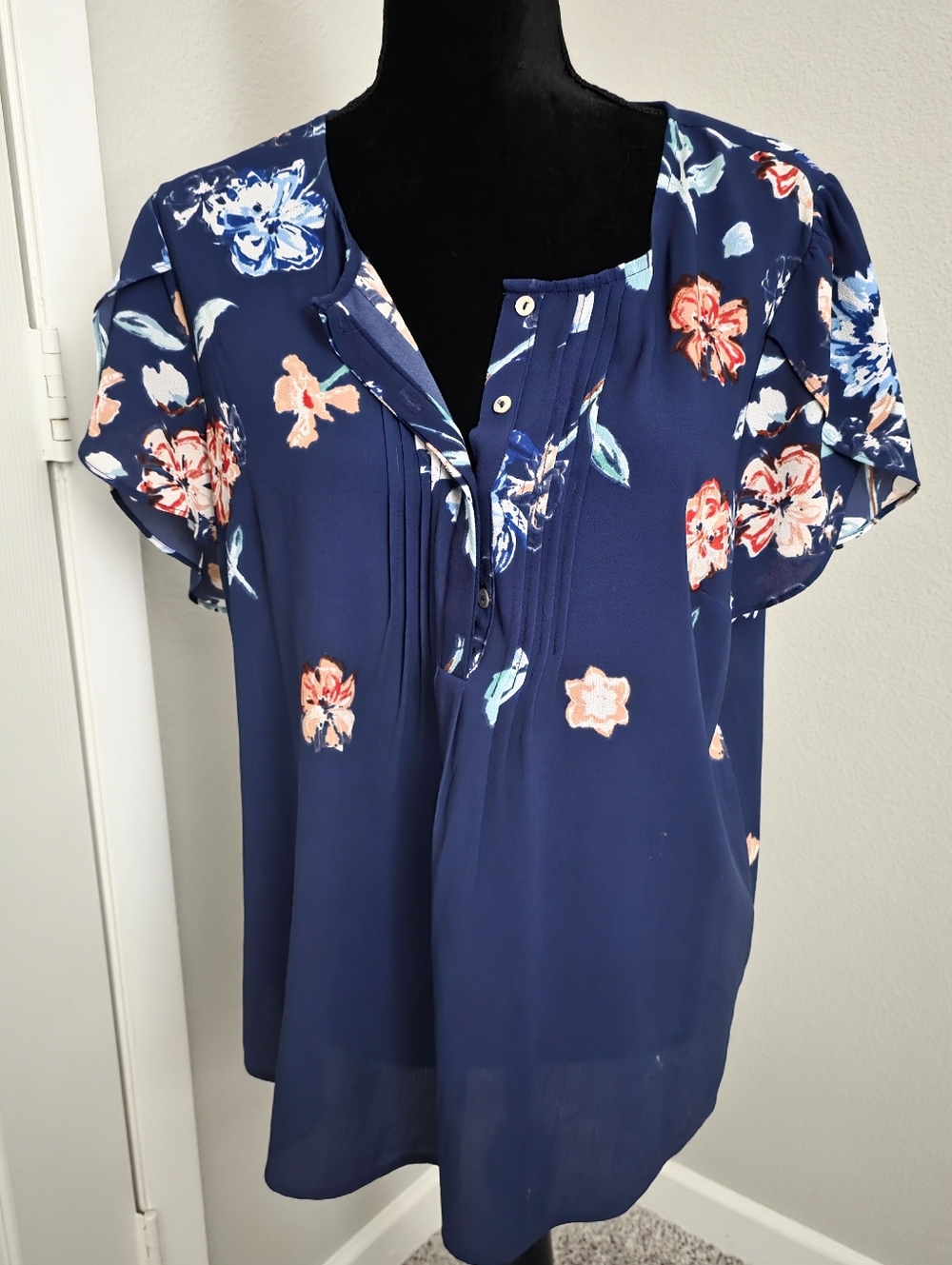 Daniel Rainn | Navy Blue Floral Short Sleeve Tunic